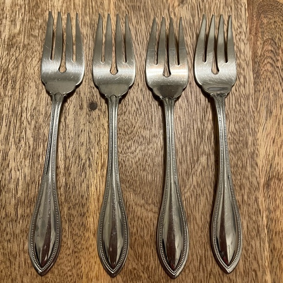 Arbor-American Harmony (Stainless) Dinner Forks (2) ONEIDA - Picture 4 of 4